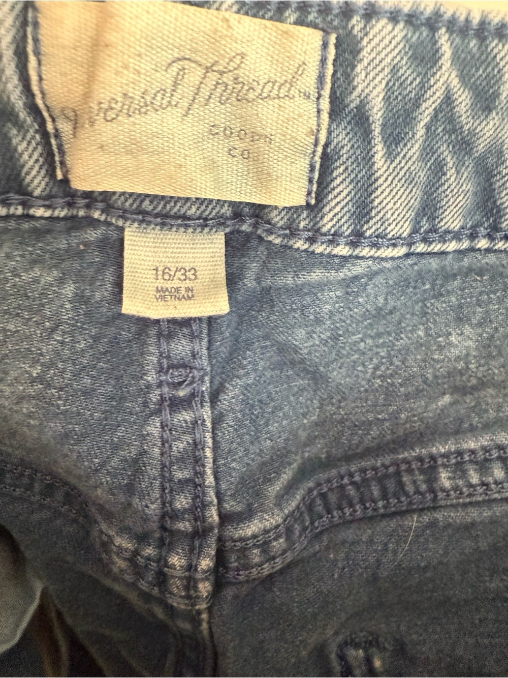 Universal Thread Jean Shorts Size 16 in a medium blue denim - Picture 4 of 5